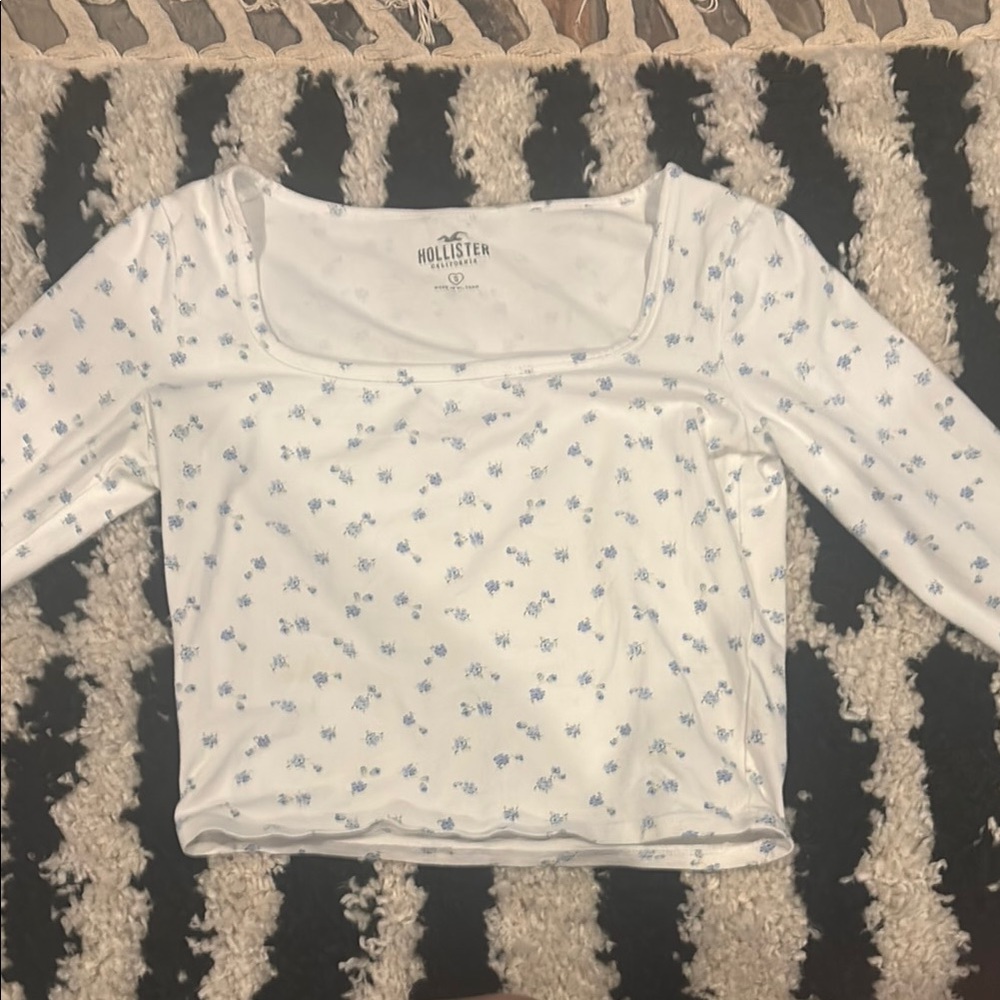 Hollister White and Blue Long Sleeve Tee Casual